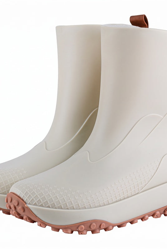 Beige men's wellies with rear pull loops