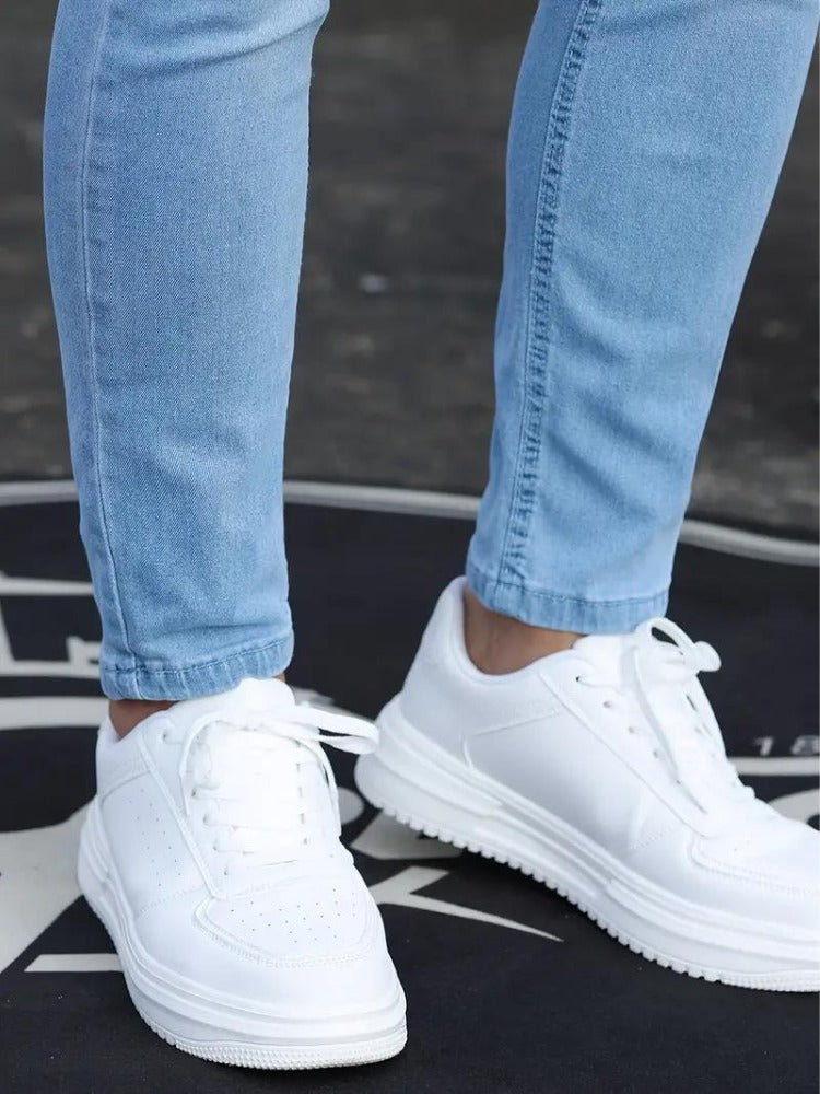 Close-up of the ankle on the light blue skinny jeans