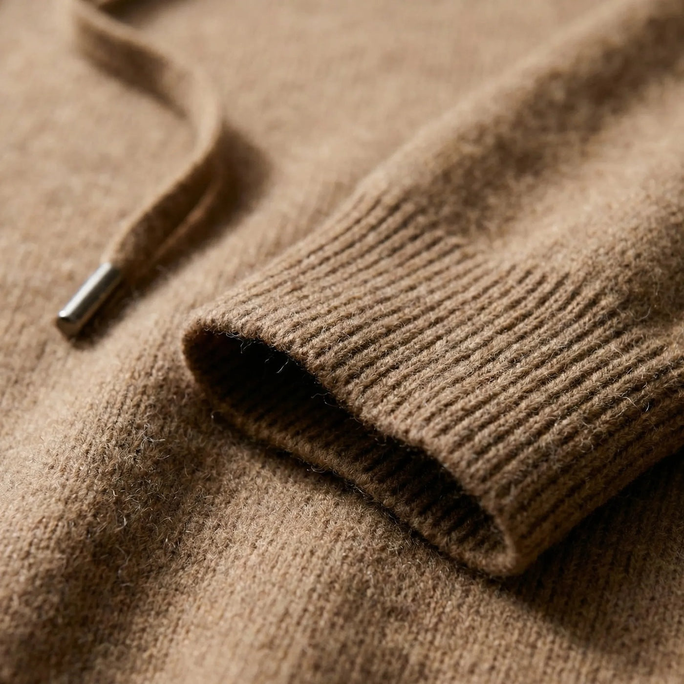 Men's fine-knit hooded jumper in brown, close-up of the ribbed cuff and the drawstring