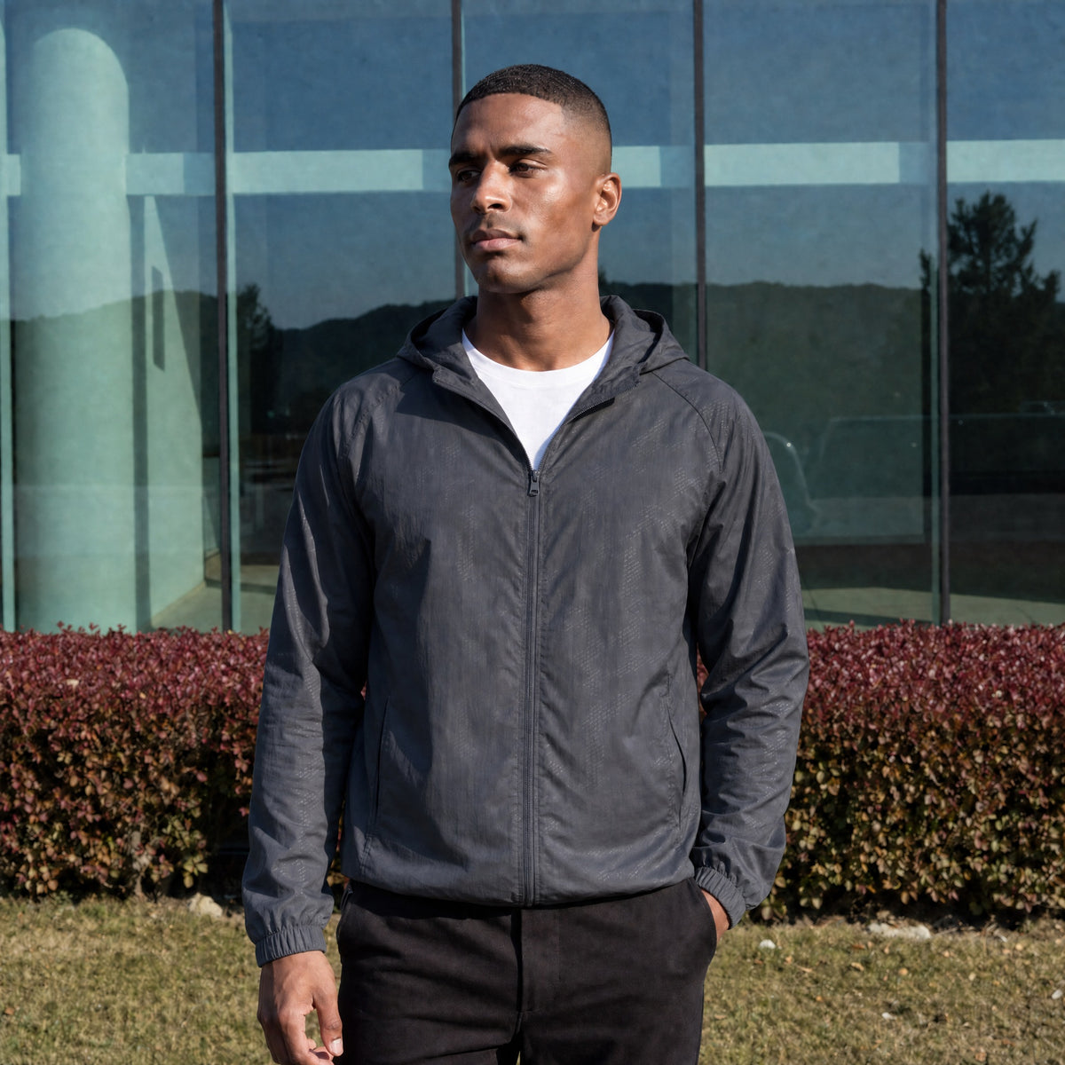Men's lightweight hooded windbreaker jacket in black