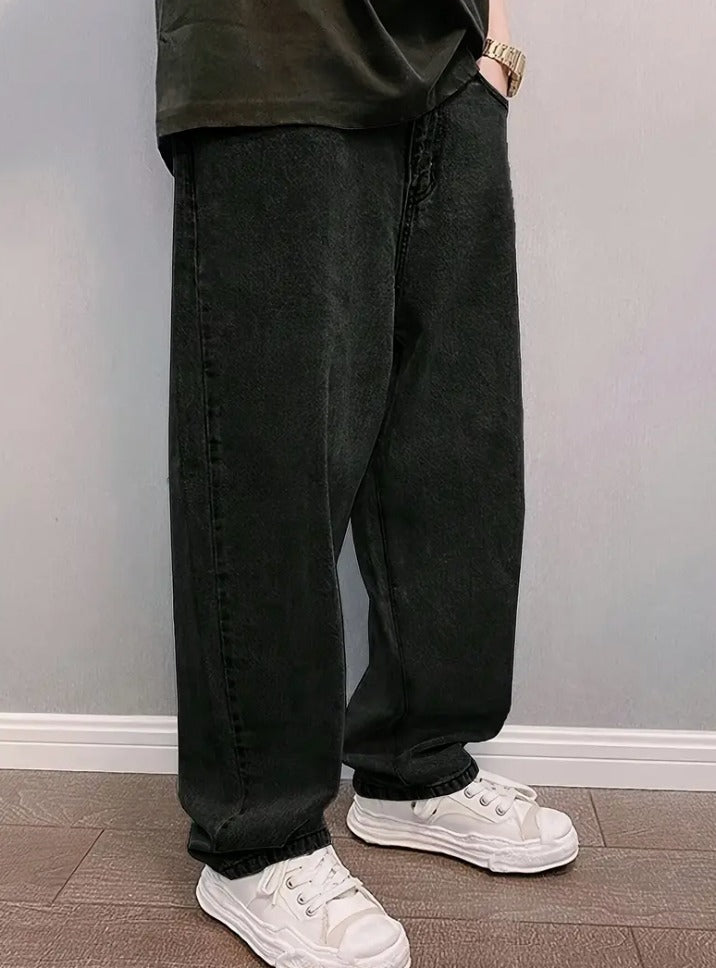 Men's baggy stonewash jeans with a wide leg in black