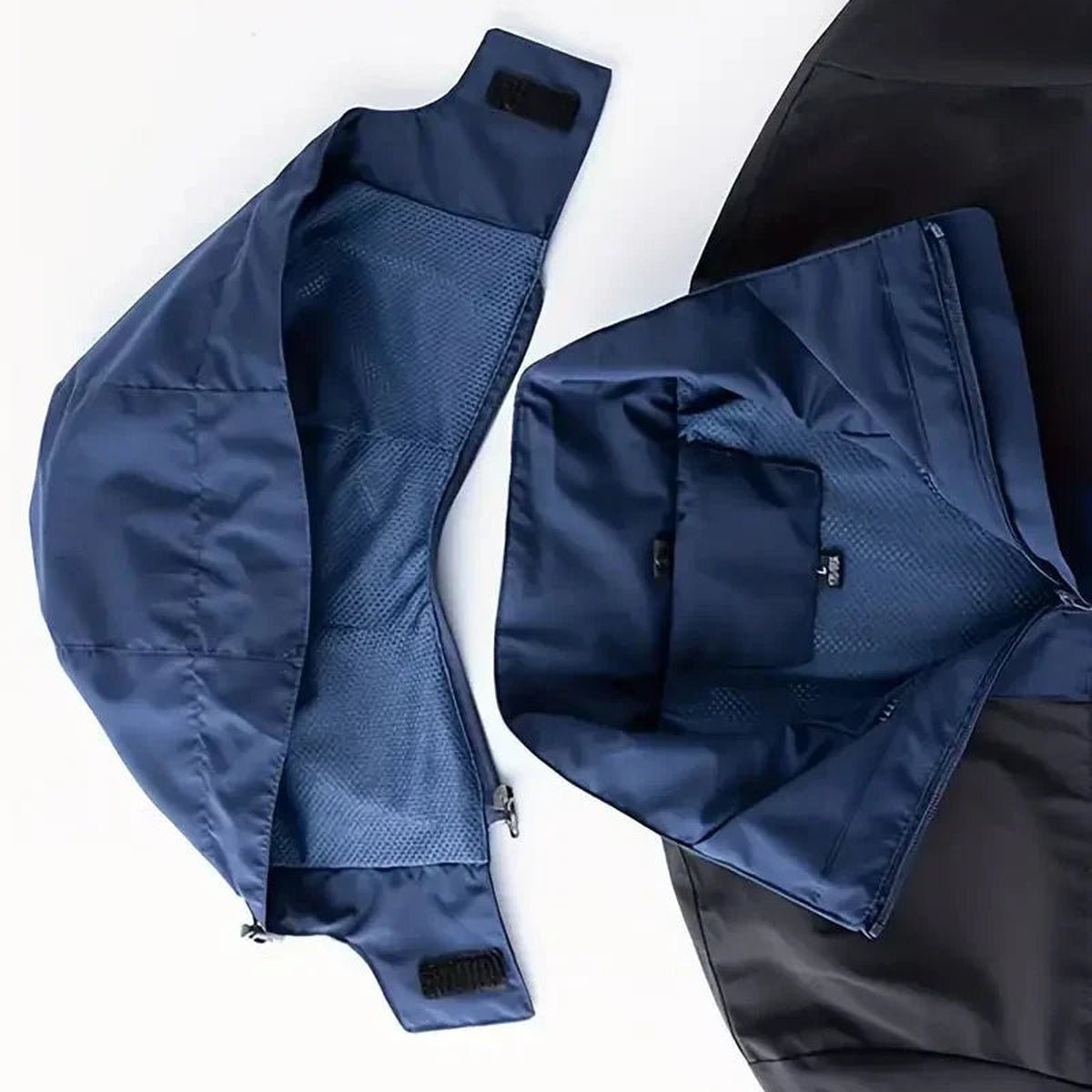 Mesh lining inside the rain jacket