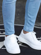 Close-up of the ankle on the light blue skinny jeans
