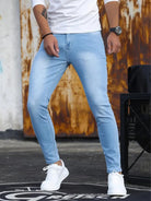 Men's light blue skinny jeans, close fit through the leg